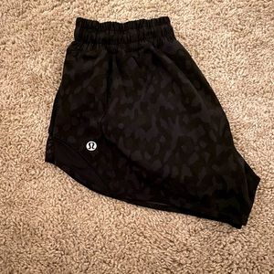 Lululemon HottyHot Short 2.5